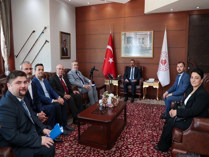 Valimiz Osman Hacıbektaşoğlu Beyaz Ay Derneği Başkanı Bünyamin Altundal'ı Kabul Etti