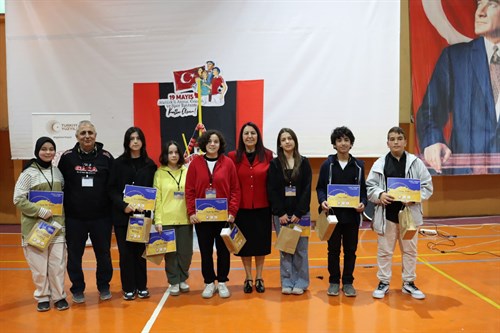 Hanımefendi Güney Hacıbektaşoğlu, Gençlerle Bilim ve Farkındalık Etkinliklerinde Buluştu